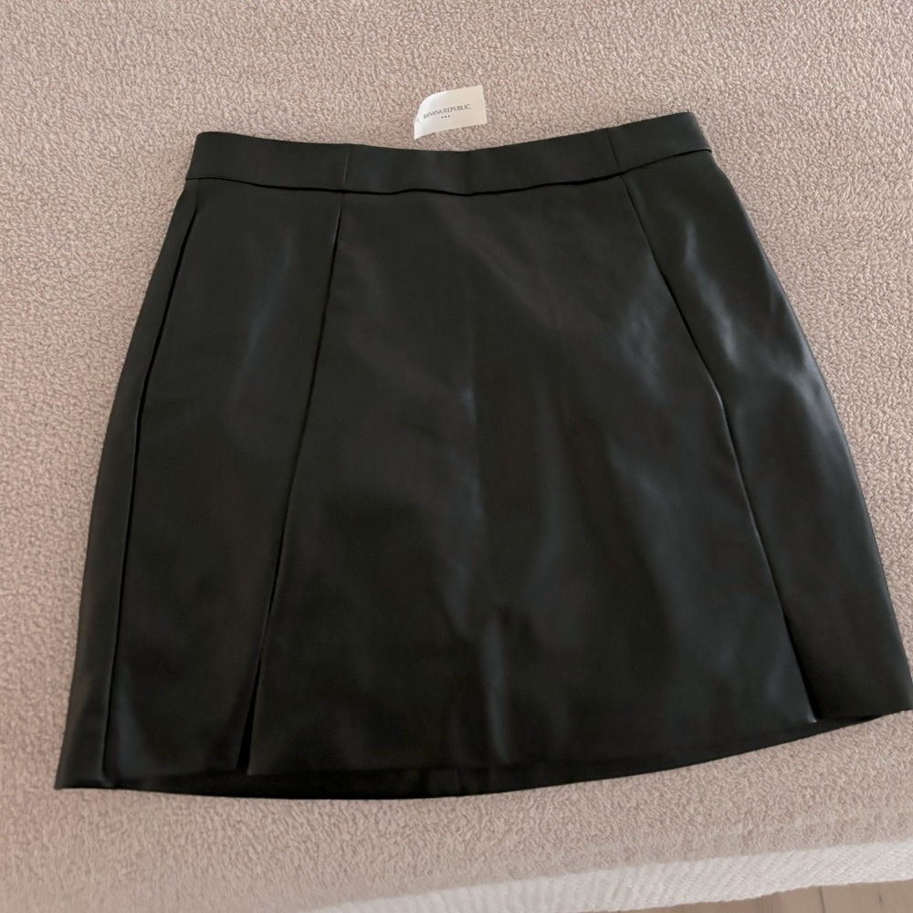 Banana Republic faux leather skirt black